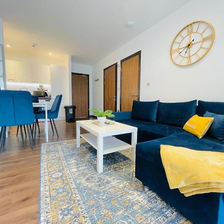 Park Street Apartment Luton By Hostaguest מראה חיצוני תמונה