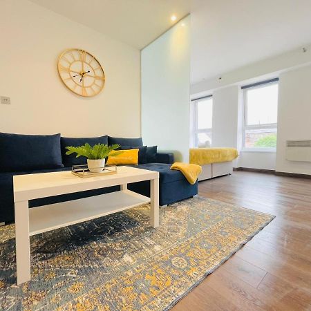 Park Street Apartment Luton By Hostaguest מראה חיצוני תמונה