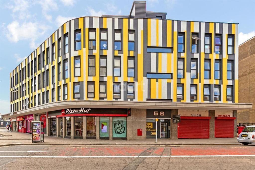 Park Street Apartment Luton By Hostaguest מראה חיצוני תמונה