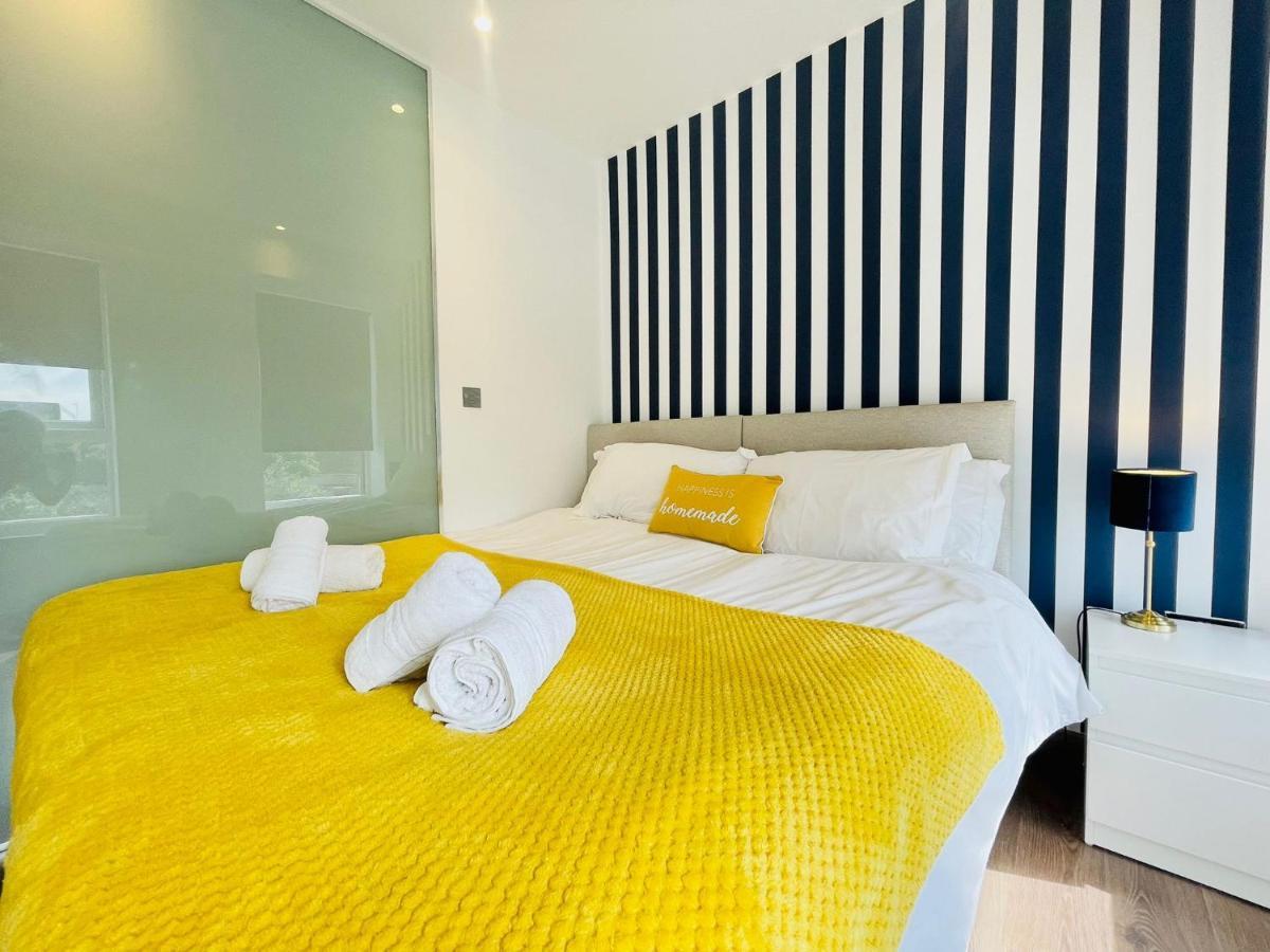 Park Street Apartment Luton By Hostaguest מראה חיצוני תמונה