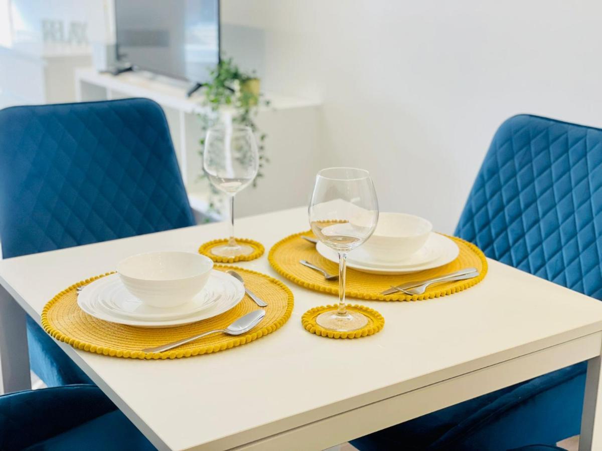 Park Street Apartment Luton By Hostaguest מראה חיצוני תמונה
