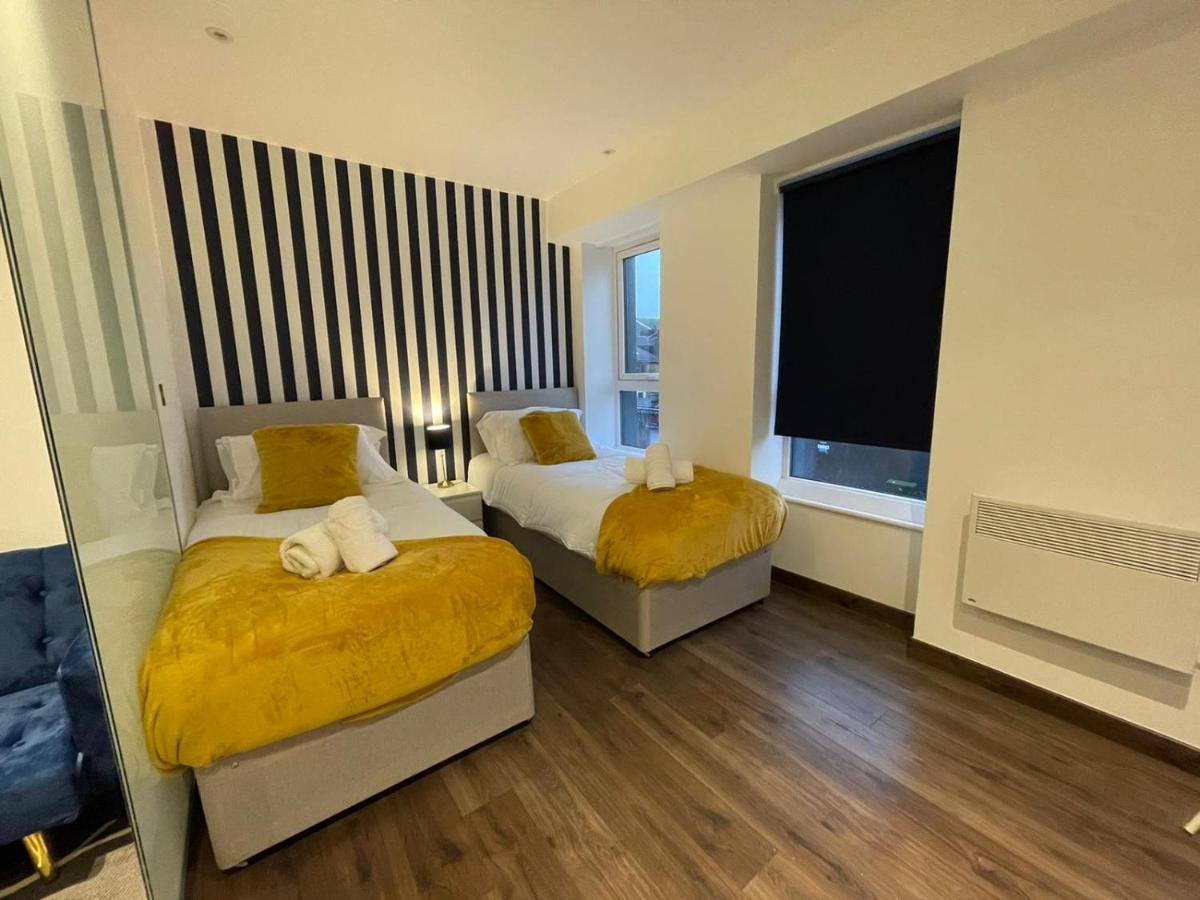 Park Street Apartment Luton By Hostaguest מראה חיצוני תמונה