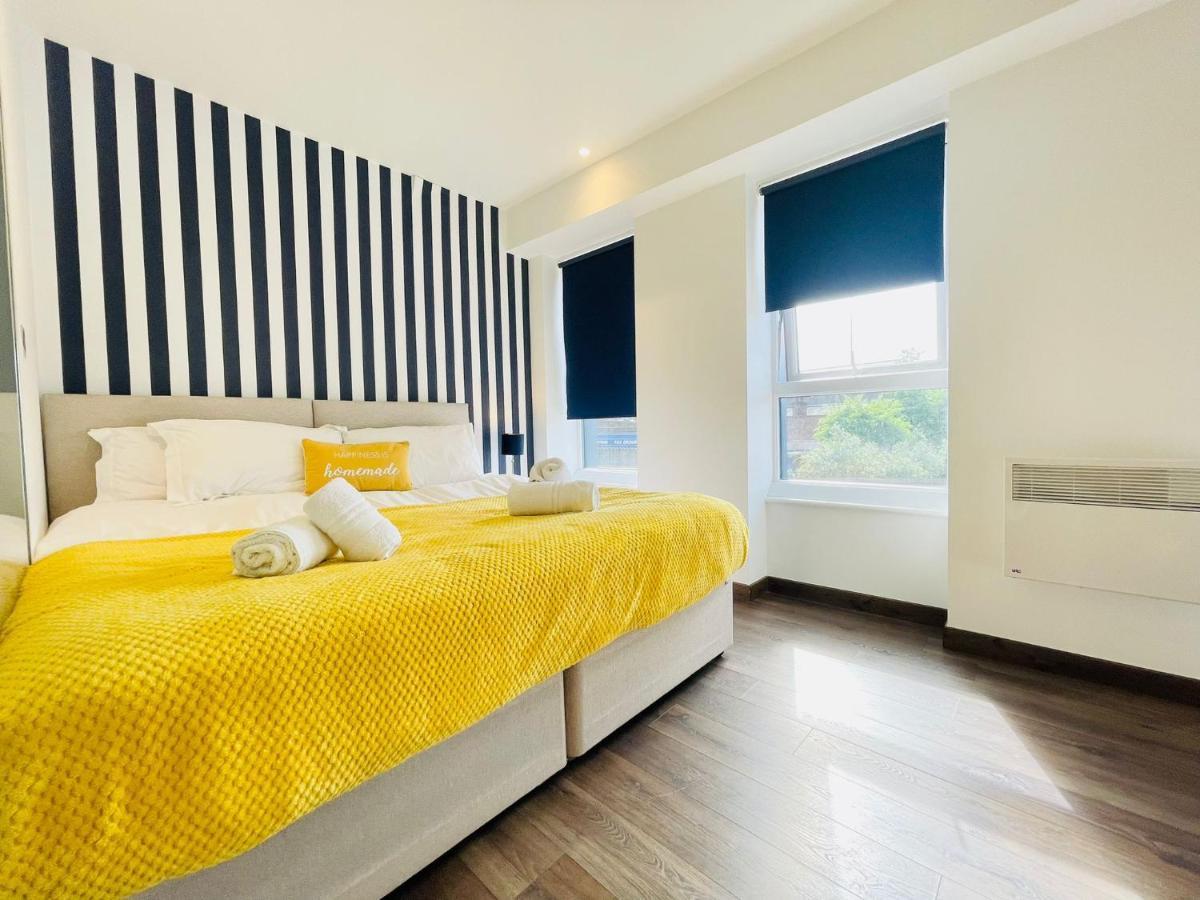 Park Street Apartment Luton By Hostaguest מראה חיצוני תמונה