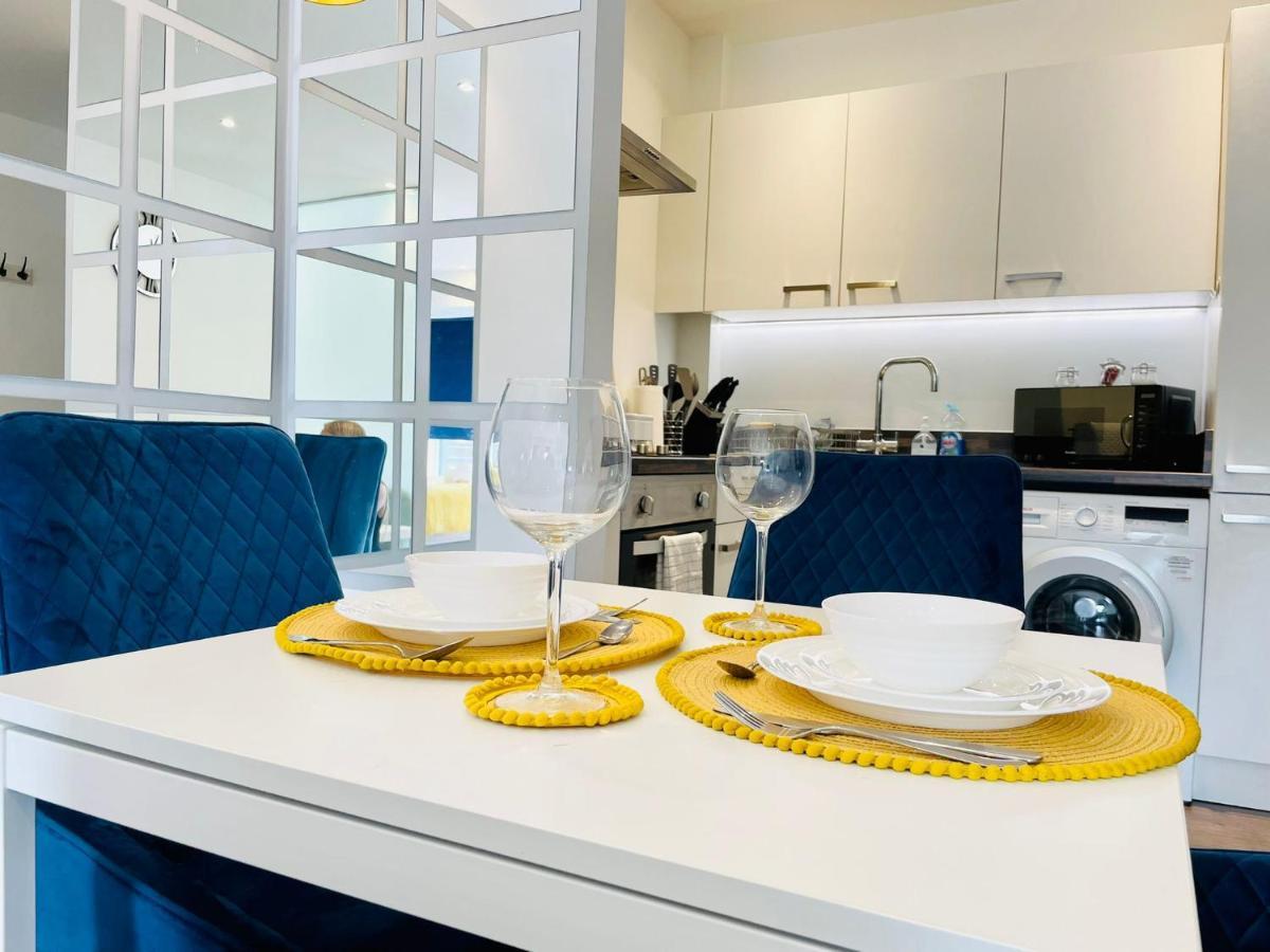 Park Street Apartment Luton By Hostaguest מראה חיצוני תמונה