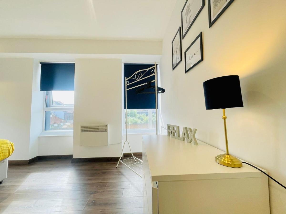 Park Street Apartment Luton By Hostaguest מראה חיצוני תמונה