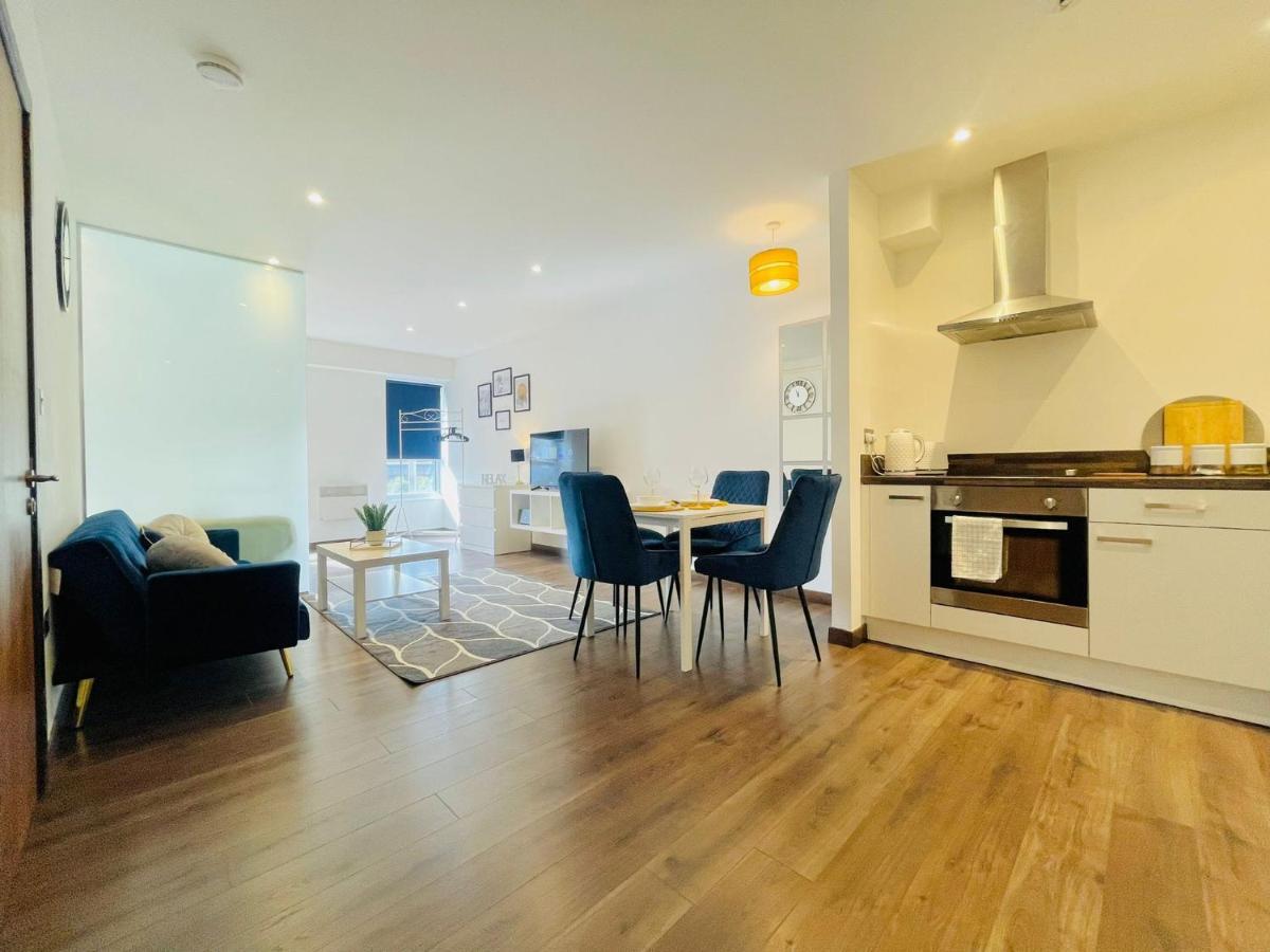Park Street Apartment Luton By Hostaguest מראה חיצוני תמונה