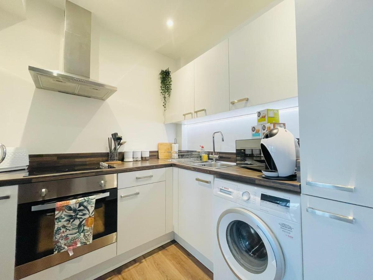 Park Street Apartment Luton By Hostaguest מראה חיצוני תמונה